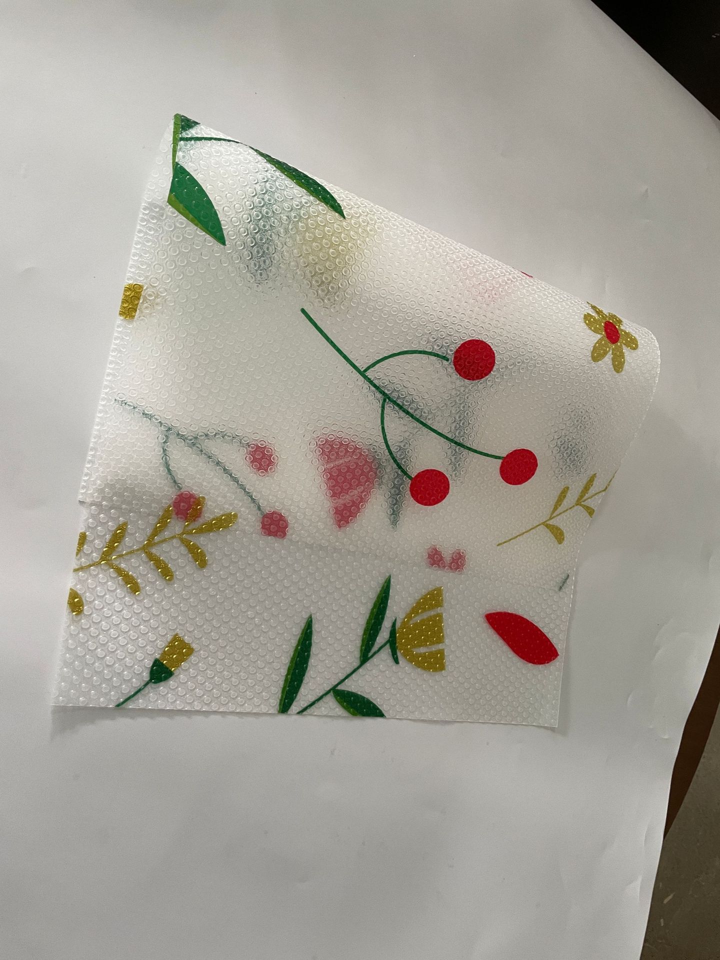 Cuộn giấy lót ngăn kéo tủ bằng Eva chống thấm nước chống trượt size 45x300 cm (1 cuộn)