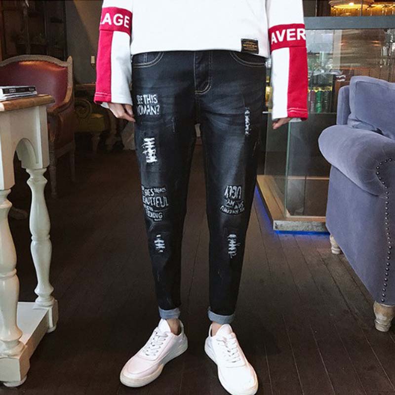 quần jeans rách in chữ